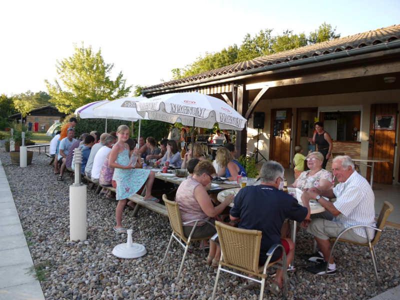Devillac Camping Fontaine Du Roc 게스트하우스 외부 사진