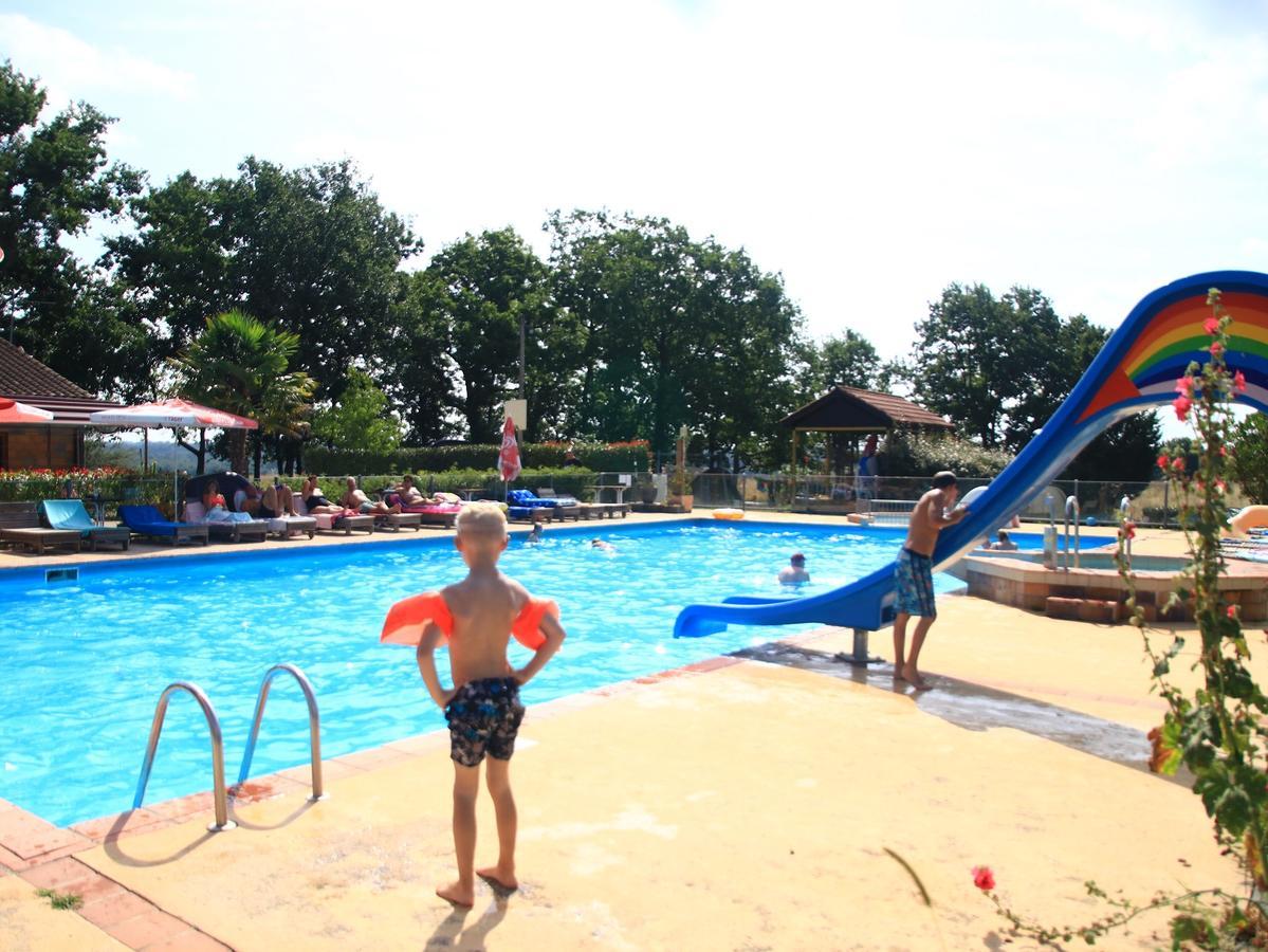 Devillac Camping Fontaine Du Roc 게스트하우스 외부 사진