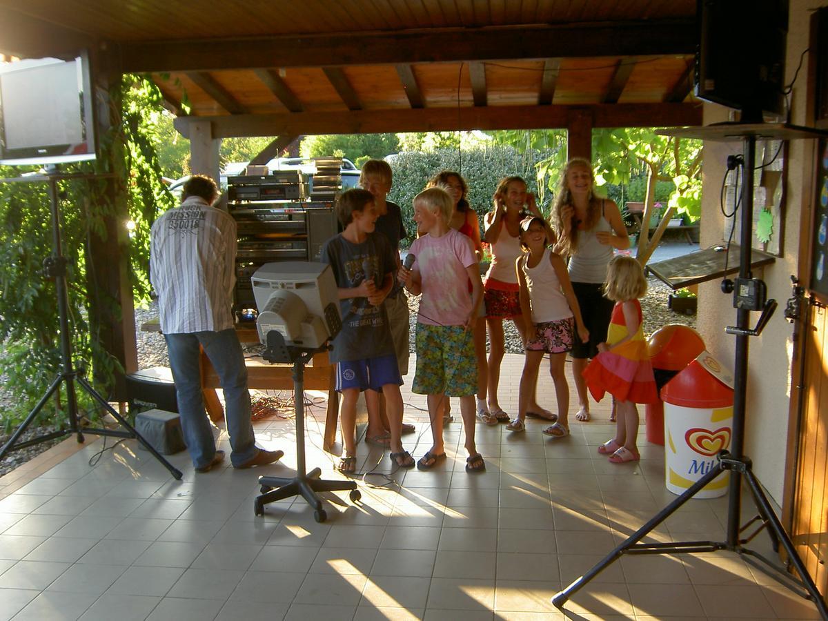 Devillac Camping Fontaine Du Roc 게스트하우스 외부 사진